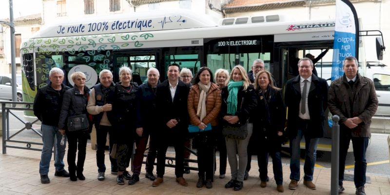 Sur les Sorgues du Comtat, les bus du futur roulent au vert