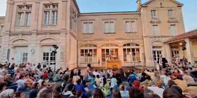 L’art de la rue envahit Pernes tous les étés